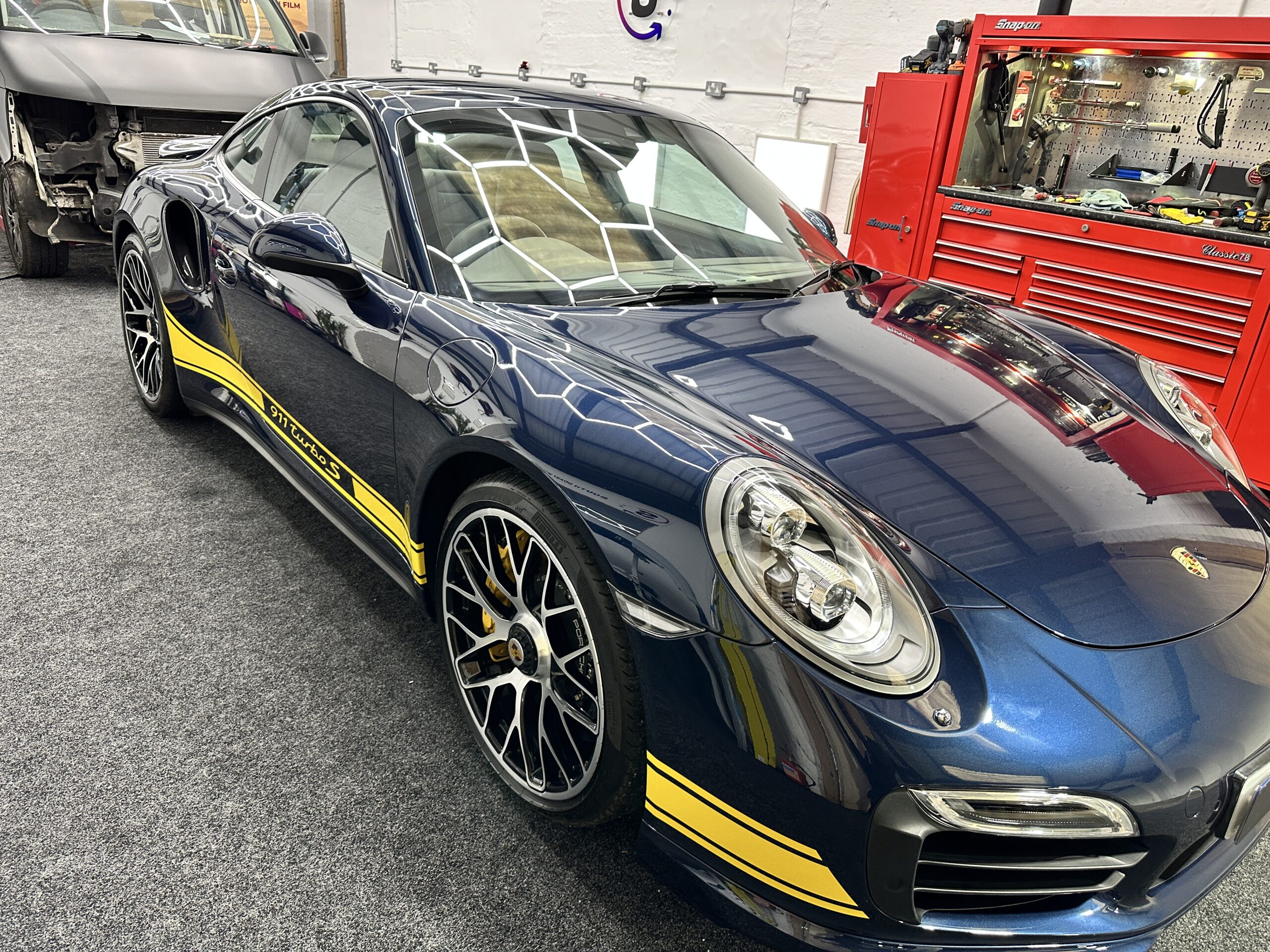 South Coast Wrapping Porsche 911 Turbo Stripes and Carbon