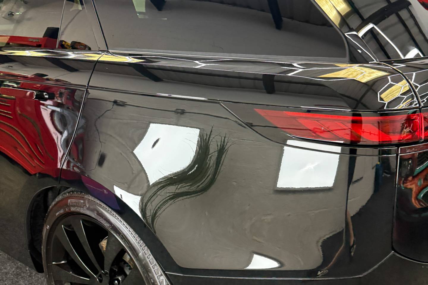 Rear window and tailgate of a black Range Rover
