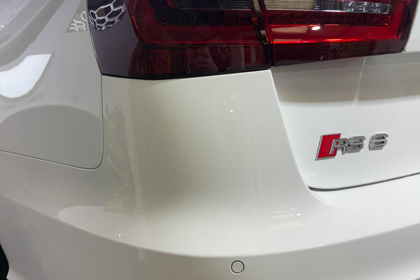 Rear lamp and RS badge on a white Audi